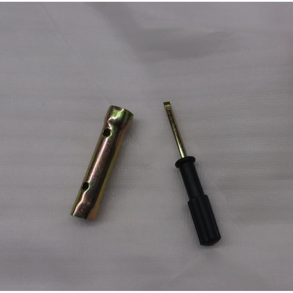 SYM X PRO 125 İE4 GRENAJ CANTASI_(TORNAVIDA+BUJI ANAHTARI)