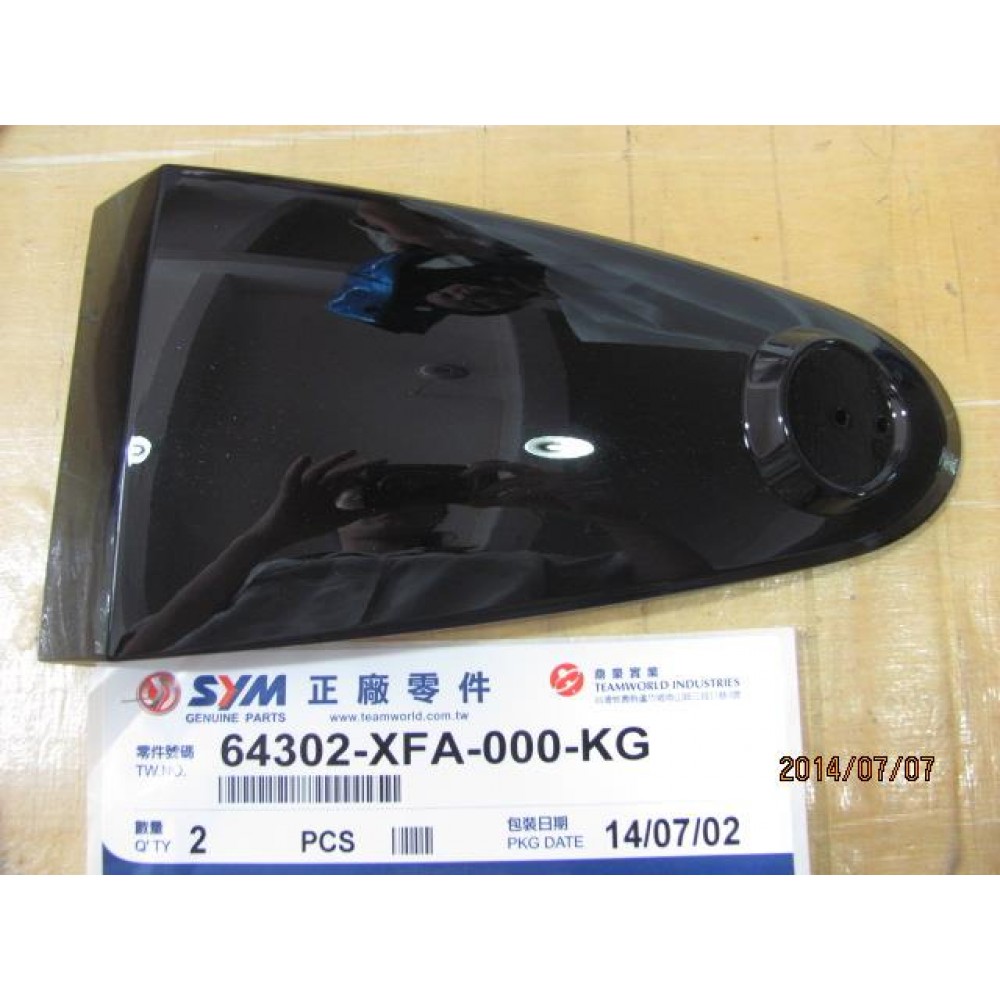 SYM FİDLE 3 200 ON GRENAJI UCGEN PARCA SAG KAPAK SİYAH