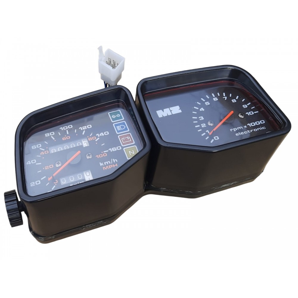 MZ251 KM SAATİ KARE TW