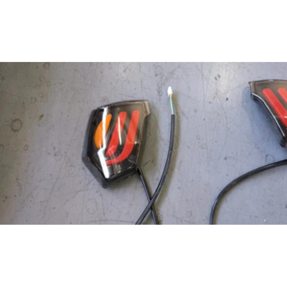 CSN CONFİDENT 2500W SİNYAL ARKA SAĞ